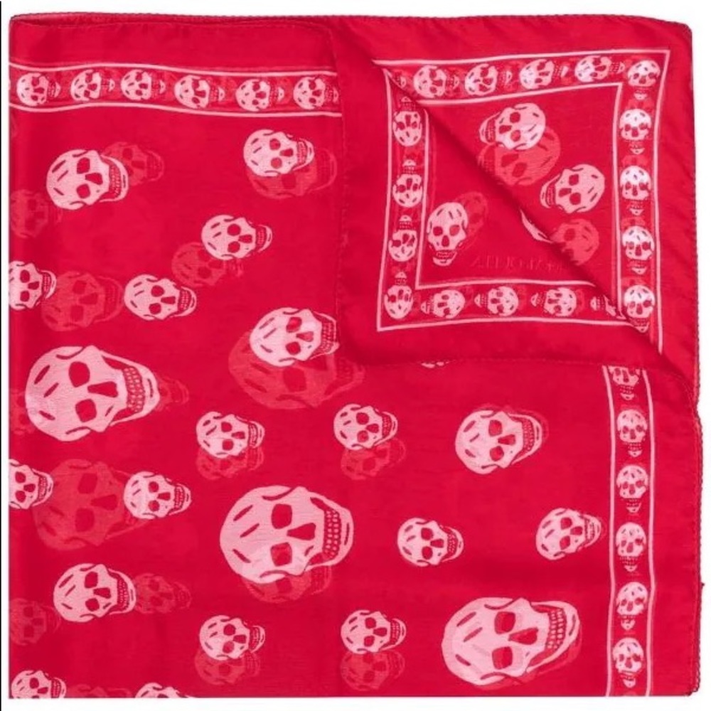 Alexander McQueen iconic skull scarf in red